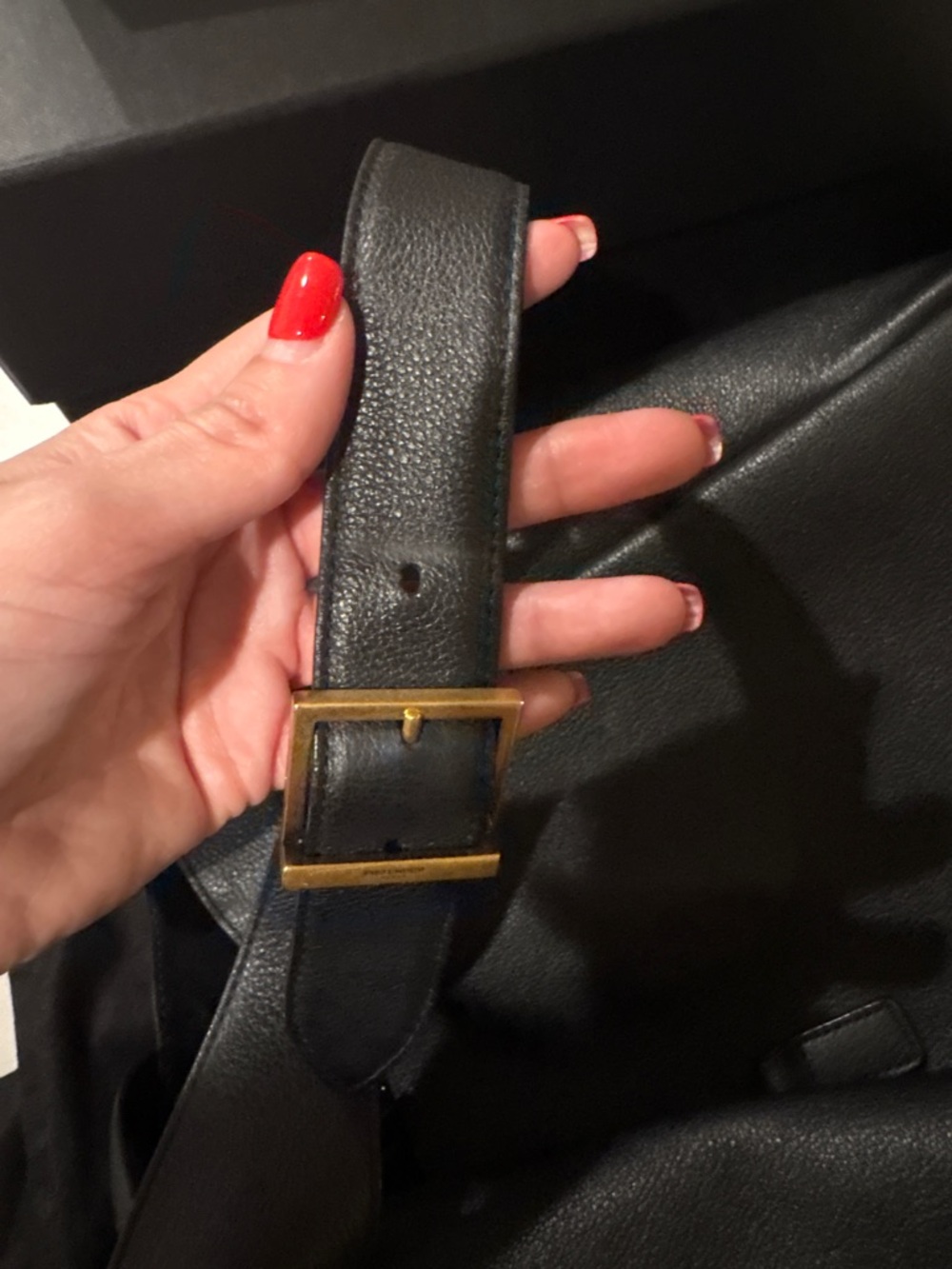 Saint Laurent LE 5 À 7 SUPPLE LARGE IN GRAINED LEATHER
BLACK - Picture 9 of 12